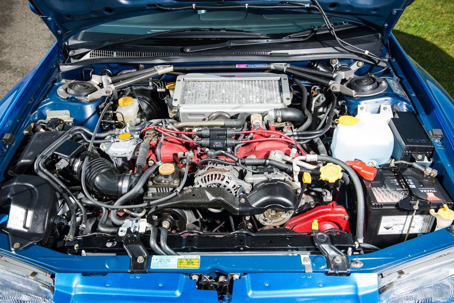 Моторный отсек Subaru Impreza 22B STi 1998 года  (фото 19 из 21)
